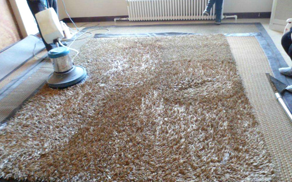 日常保洁中干泡沫地毯清洗方法