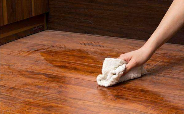 日常保洁教你正确清洗木地板！